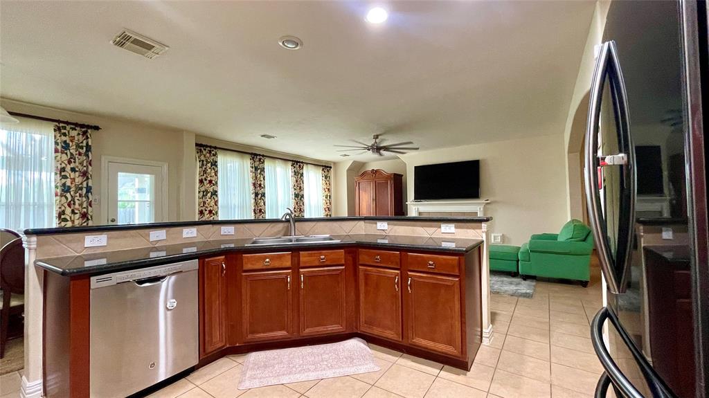 4438 W Maple Drive, Friendswood, New York image 6