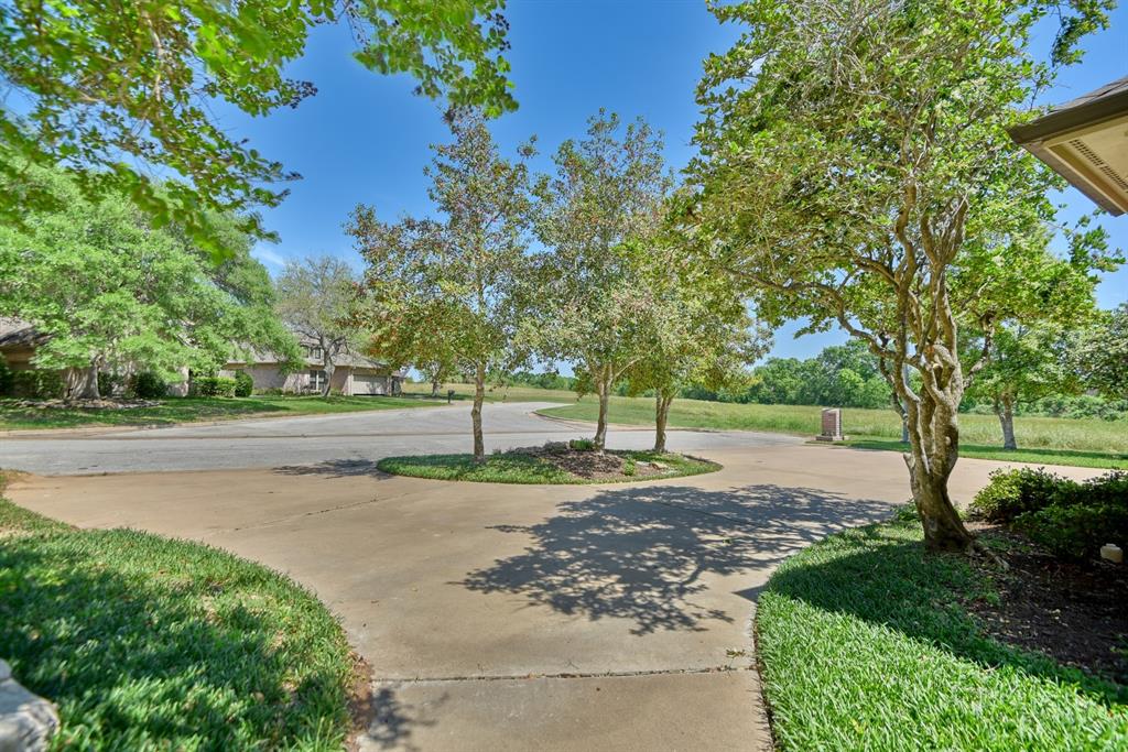 2206 Creekwood Lane, Brenham, Texas image 6
