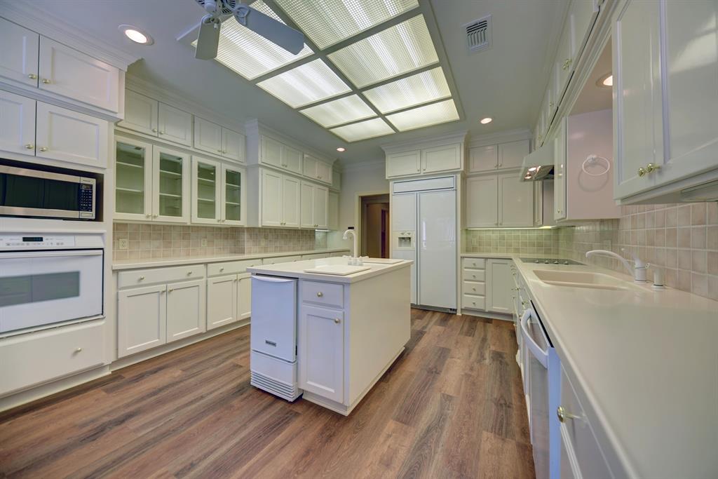 2206 Creekwood Lane, Brenham, Texas image 17