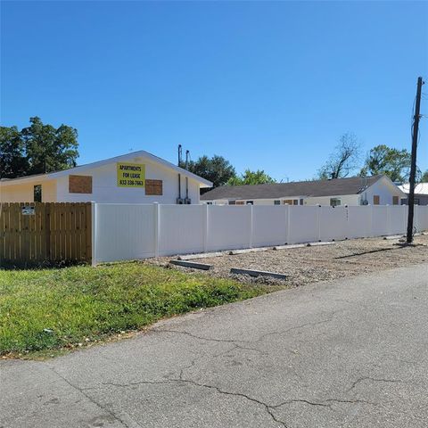 Photo of 6901 Dumble Street #4, Houston, TX 77021 (MLS # 22220413) Photo of 6901 Dumble Street #4, Houston, TX 77021 (MLS # 22220413)