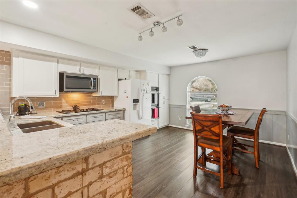 21707 Glenbranch Drive, Spring, Texas image 3
