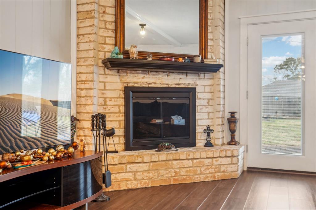 21707 Glenbranch Drive, Spring, Texas image 9