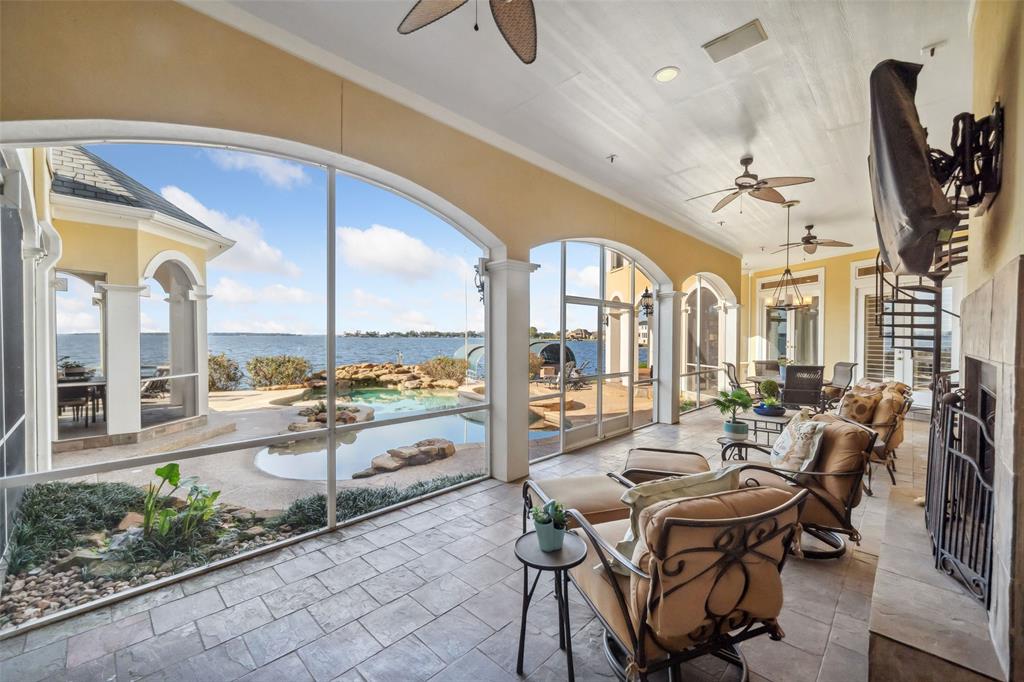12352 White Oak Pointe