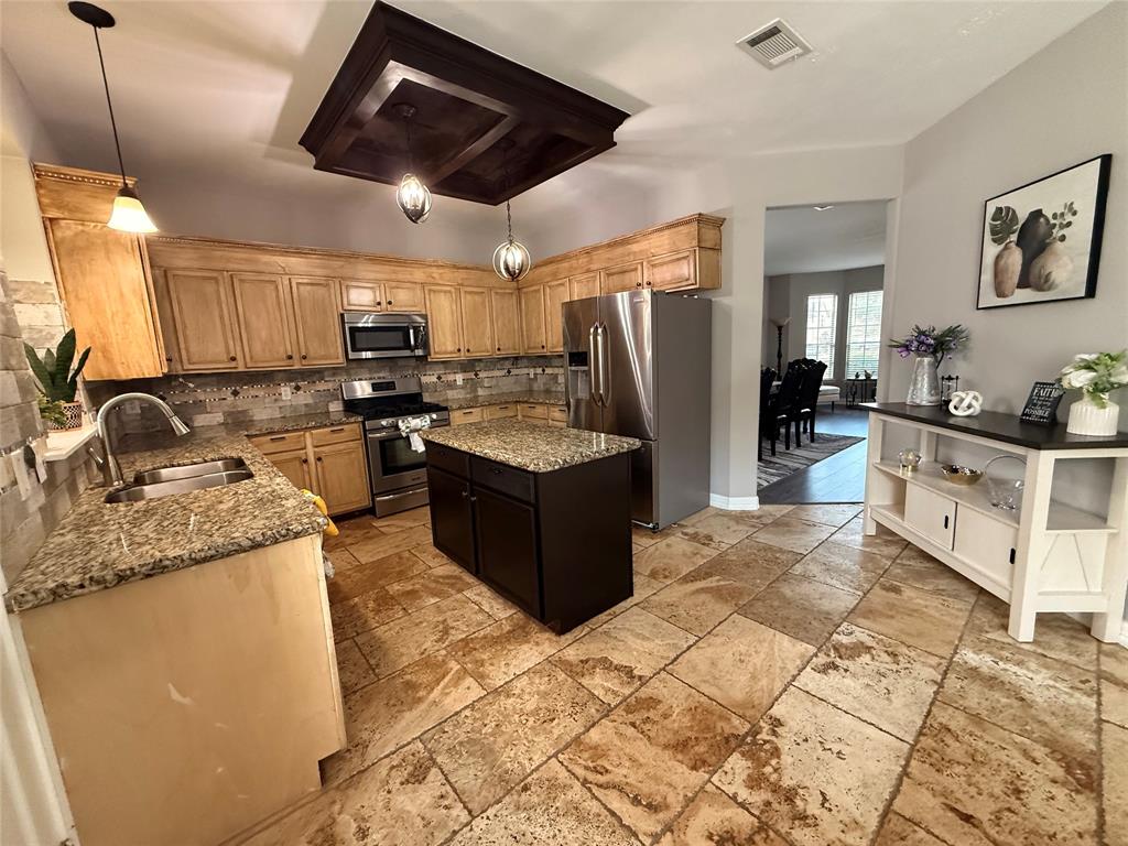 1927 Pinewood Court Drive, Baytown, Texas image 11