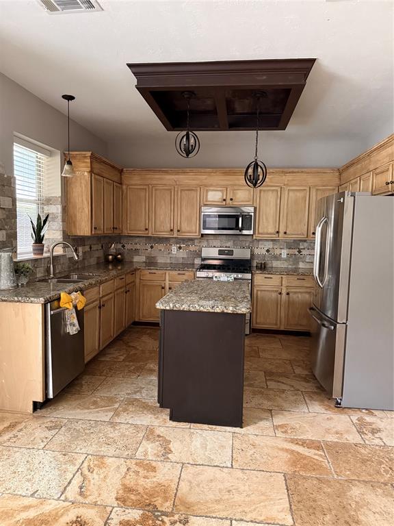 1927 Pinewood Court Drive, Baytown, Texas image 12
