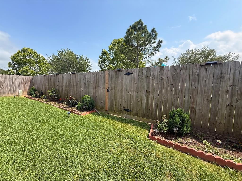 1927 Pinewood Court Drive, Baytown, Texas image 35