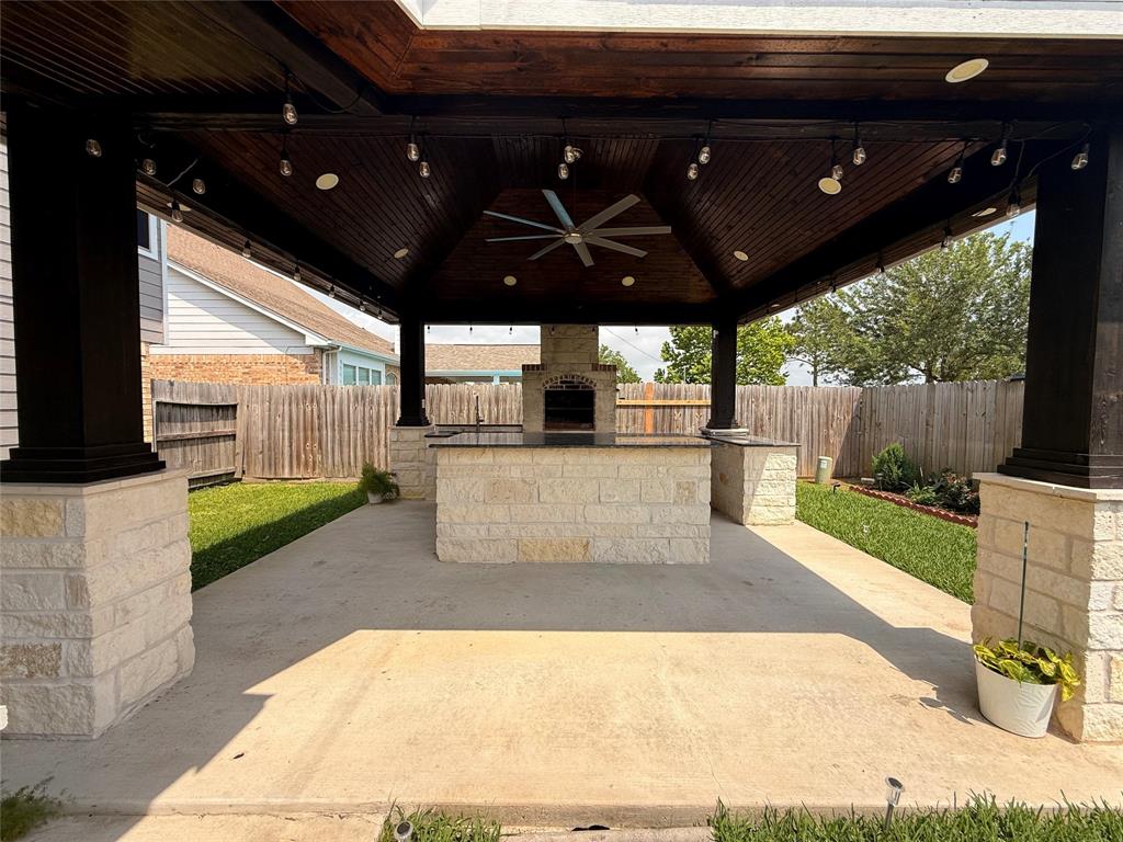 1927 Pinewood Court Drive, Baytown, Texas image 33