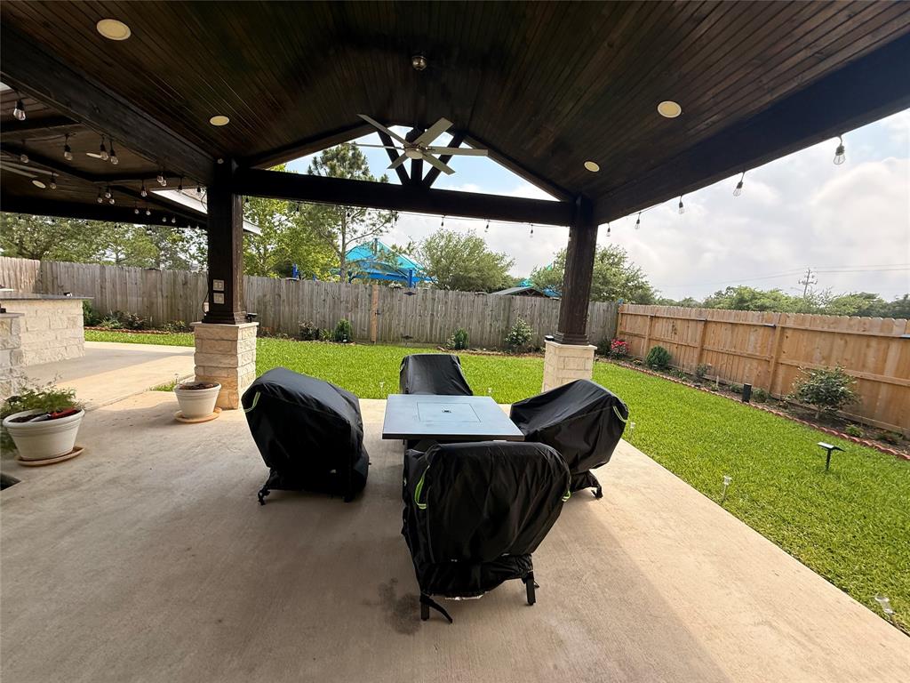 1927 Pinewood Court Drive, Baytown, Texas image 30