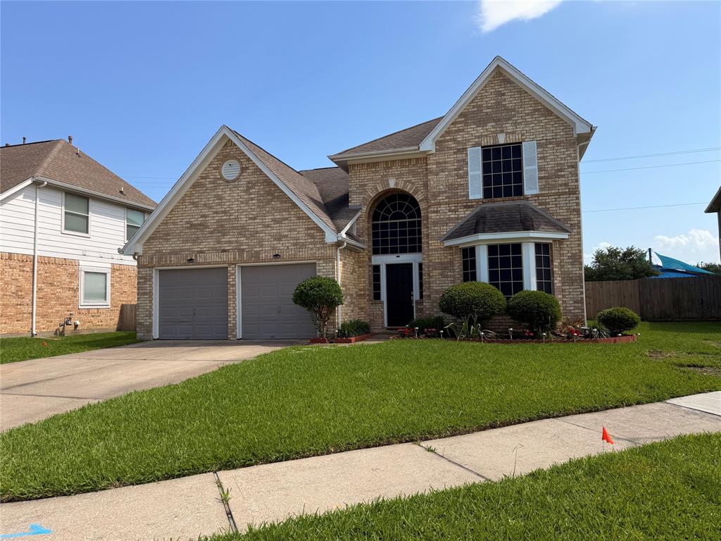 1927 Pinewood Court Drive, Baytown, Texas image 2