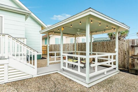 Single Family Residence in Galveston TX 5102 Avenue P 27.jpg