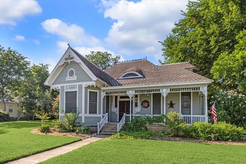 A home in Schulenburg