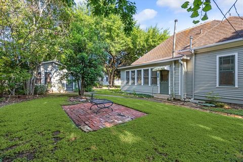 A home in Schulenburg