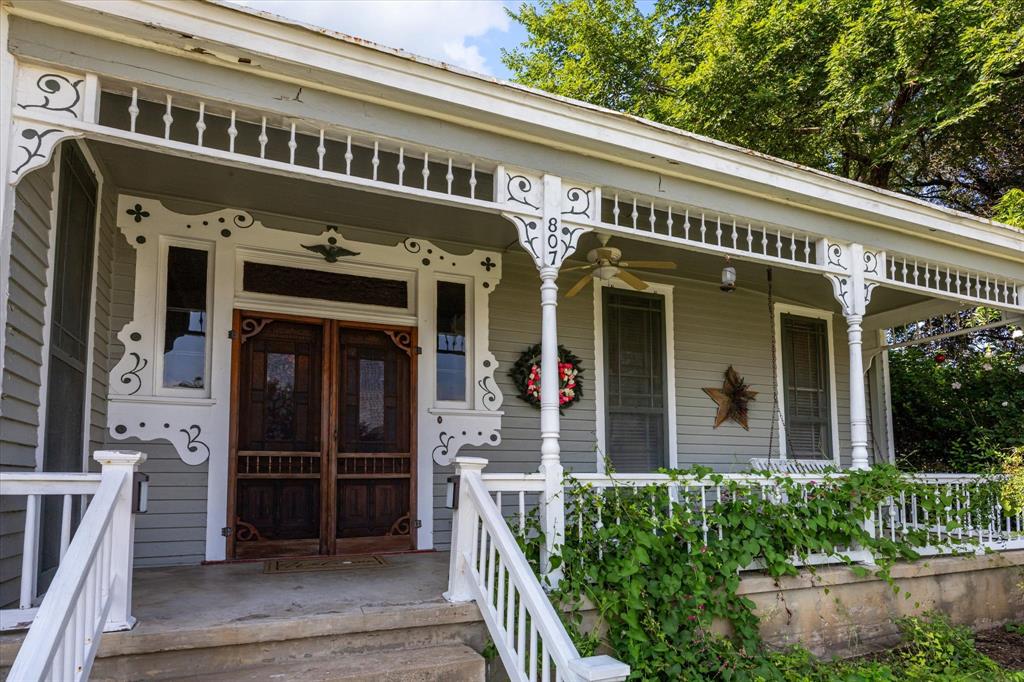 807 Summit Street, Schulenburg, Texas image 3