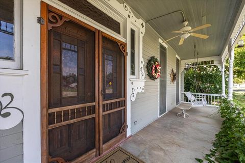 A home in Schulenburg