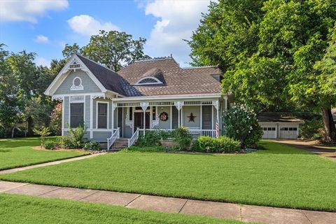 A home in Schulenburg