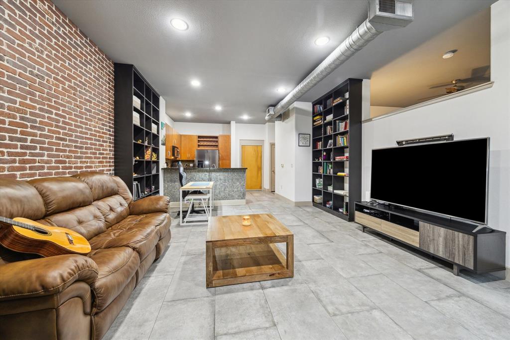 1901 Post Oak Boulevard 4304