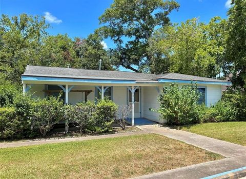 A home in Angleton