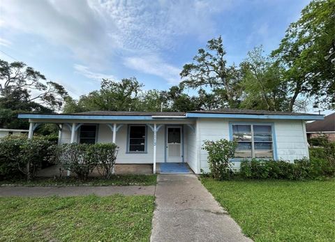 A home in Angleton