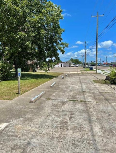 A home in Angleton