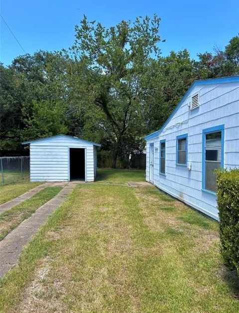 A home in Angleton