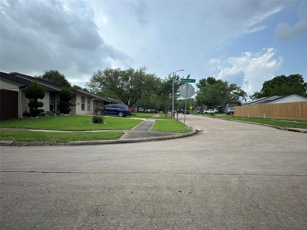 16203 Rapidcreek Drive, Houston, Texas image 3
