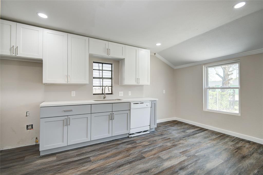418 S Kansas Street, La Porte, Texas image 3