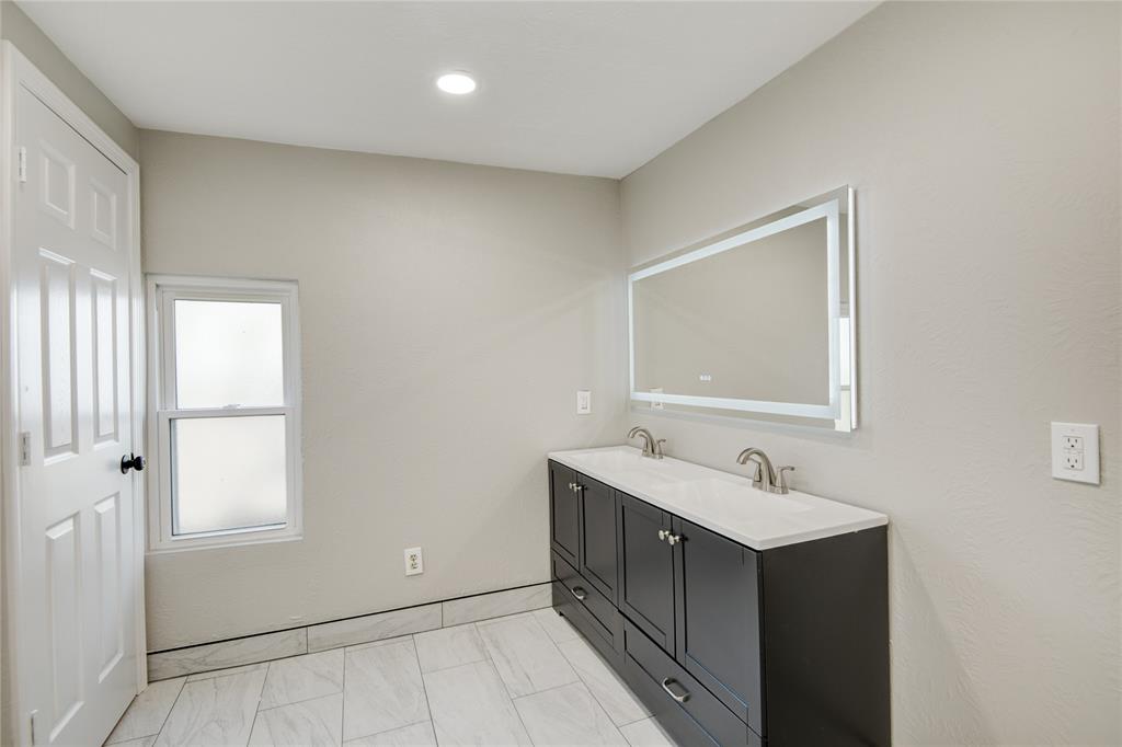418 S Kansas Street, La Porte, Texas image 11