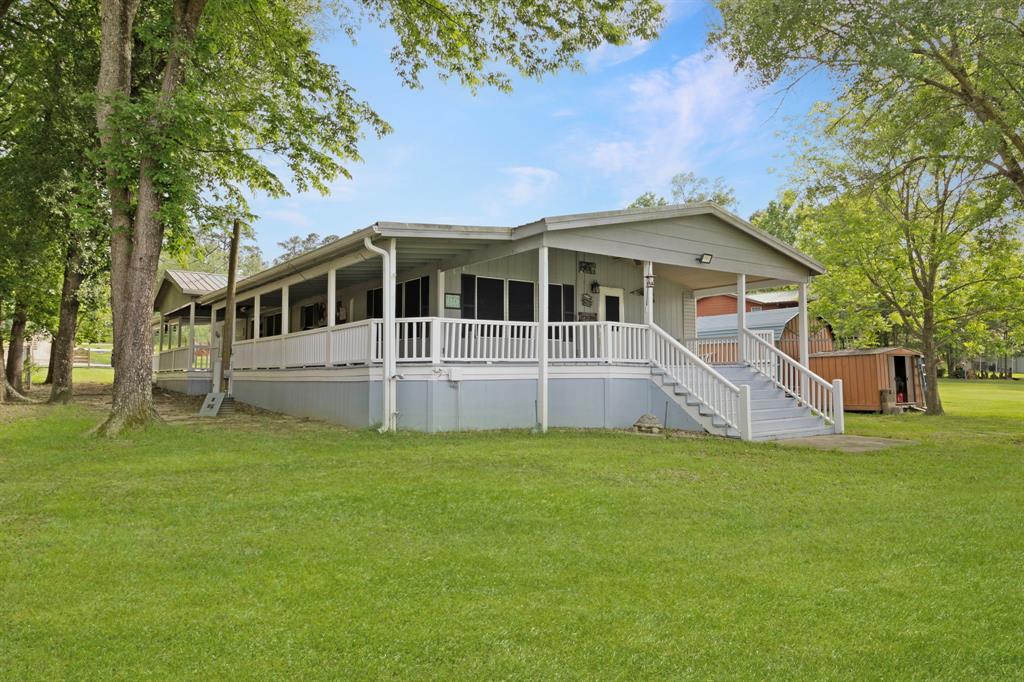 737 Lake Shore Drive, Trinity, Texas image 9