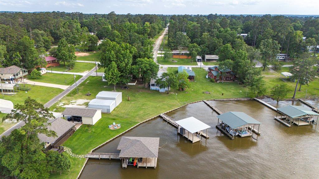 737 Lake Shore Drive, Trinity, Texas image 7
