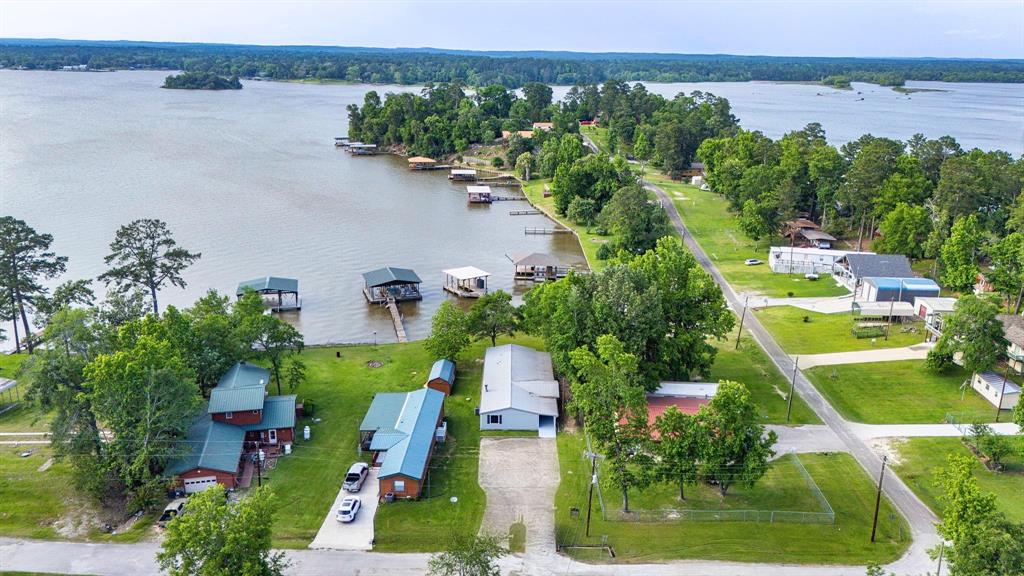 737 Lake Shore Drive, Trinity, Texas image 2