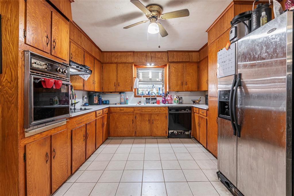 4112 Pine Shadows Street, Dickinson, Texas image 4