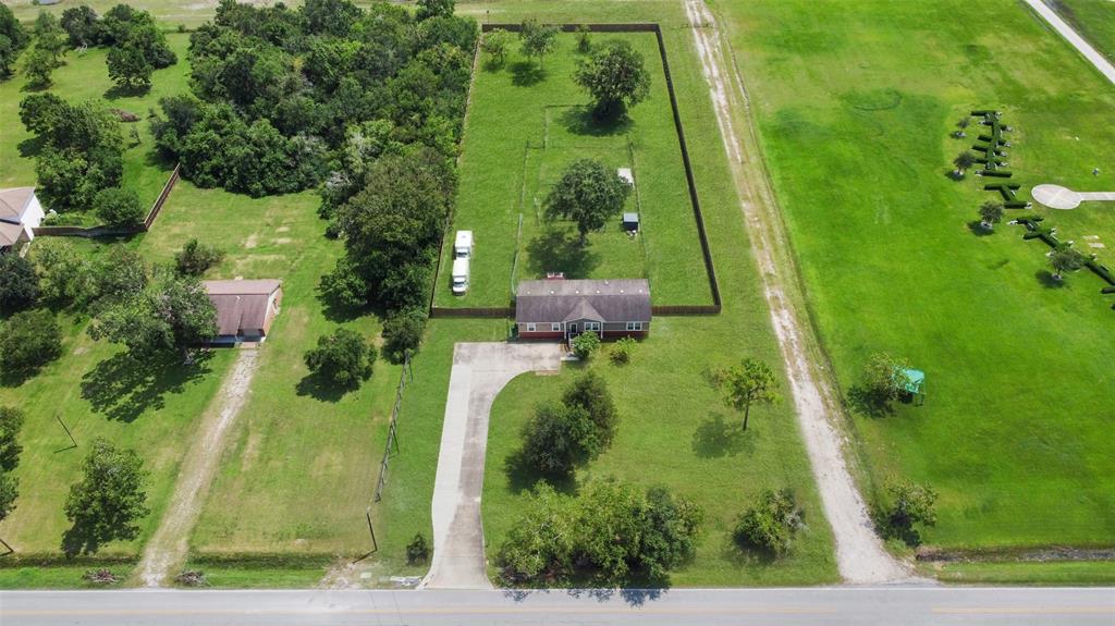 8116 Hughes Ranch Road, Pearland, Texas image 1