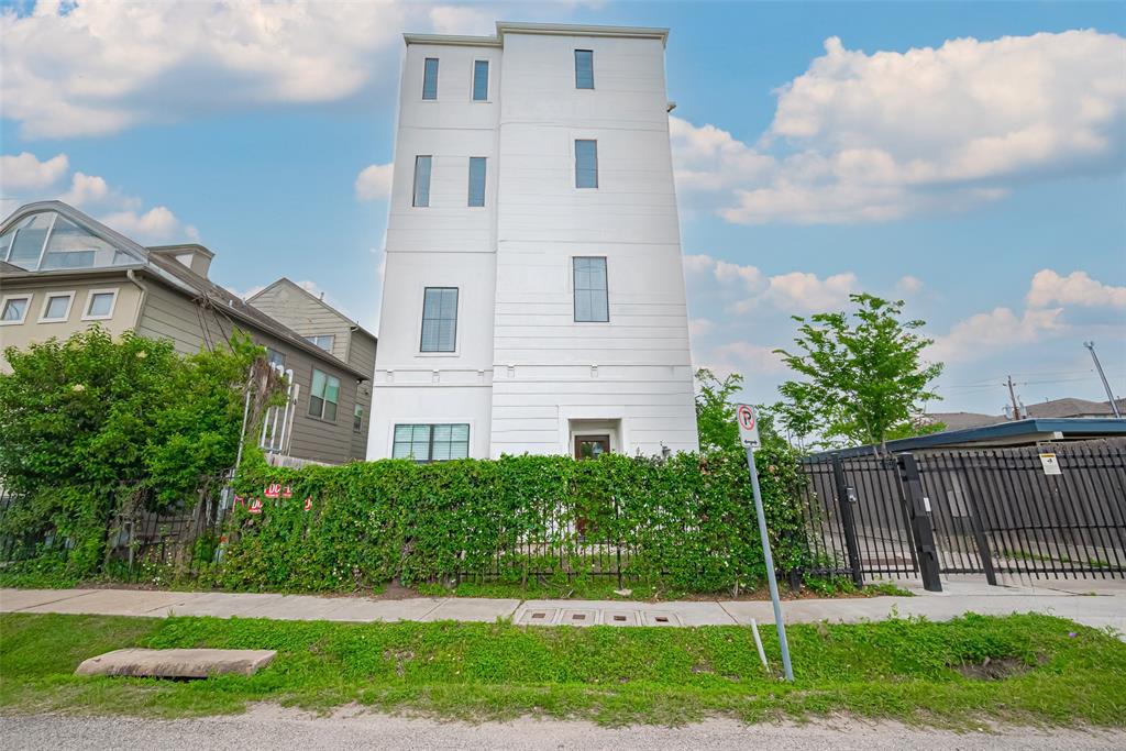 4318 E Center Street, Houston, Texas image 2