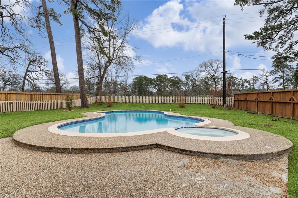 1210 Burning Tree Road, Kingwood, Texas image 31