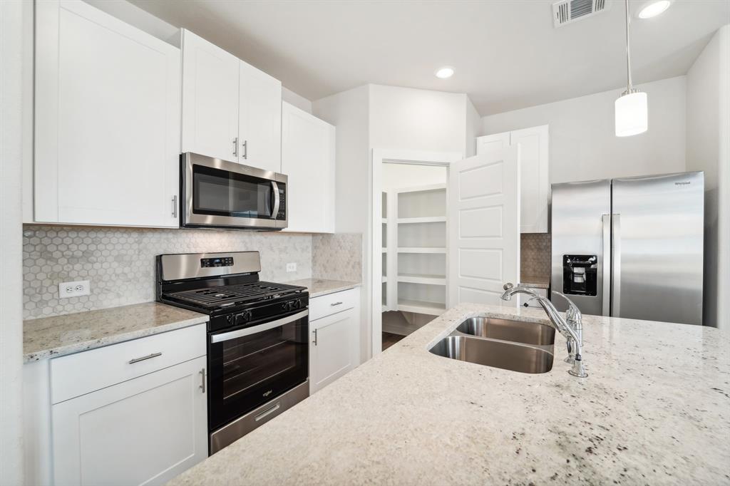 1650 Shae Oak Lane, Conroe, Texas image 8