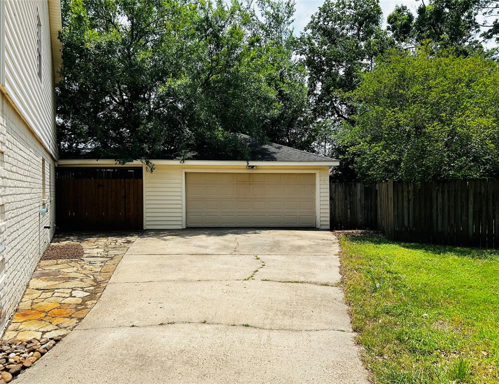 8315 Lichen Lane, Spring, Texas image 18