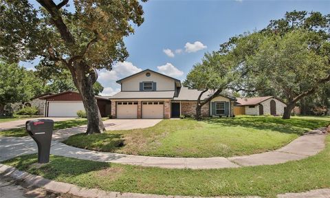 Single Family Residence in Houston TX 7206 Shady Corners Lane.jpg