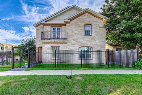 Single Family Residence in Houston TX 4701 Noble Street.jpg