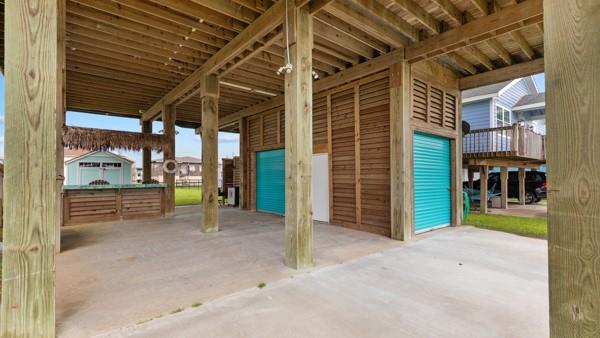 964 S Selwyn Road, Crystal Beach, Texas image 3
