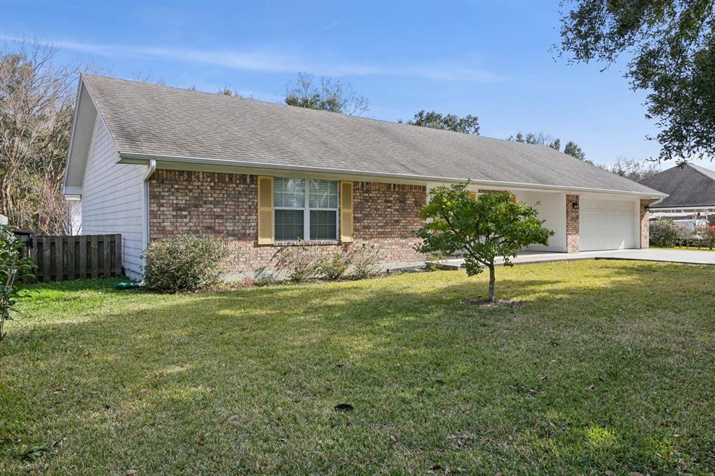 815 1st Street, Winnie, Texas image 2