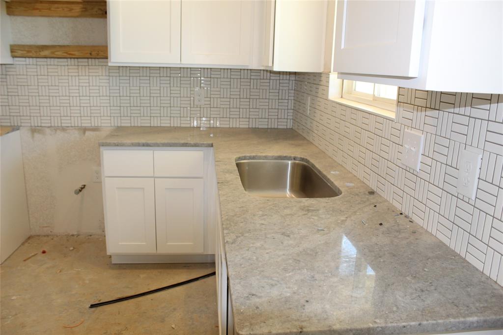 332 Palero Path Path, Brookshire, Texas image 5