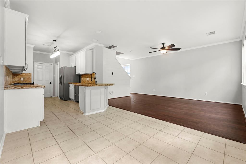 137 E Summerhaze Circle, The Woodlands, Texas image 13