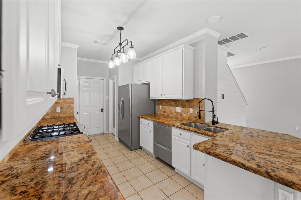 137 E Summerhaze Circle, The Woodlands, Texas image 16