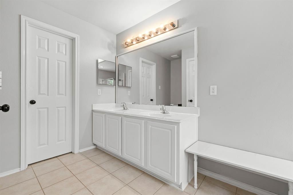 137 E Summerhaze Circle, The Woodlands, Texas image 32