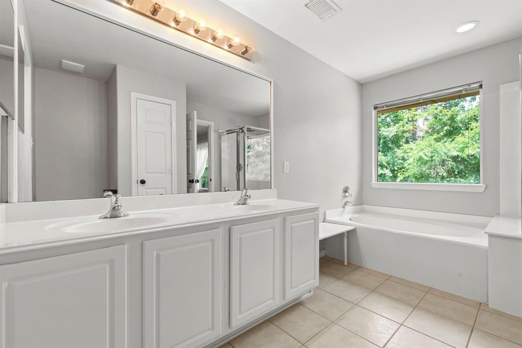 137 E Summerhaze Circle, The Woodlands, Texas image 34