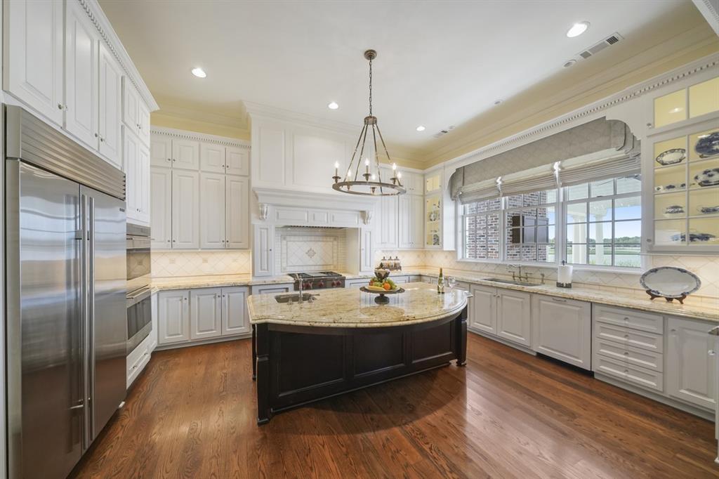 31 Southern Crescent Court, The Woodlands, Texas image 12