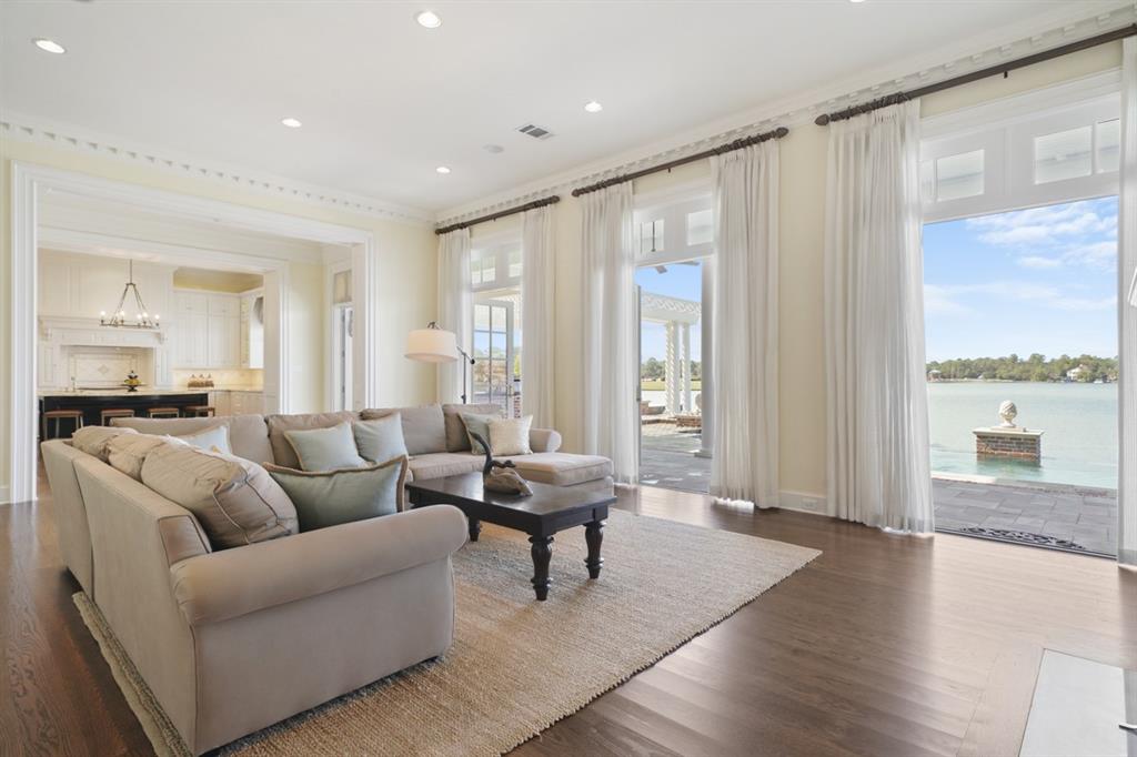 31 Southern Crescent Court, The Woodlands, Texas image 10