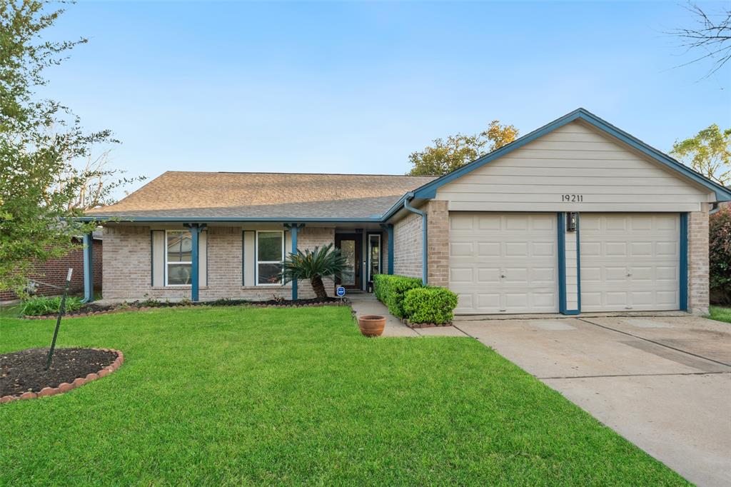 19211 Haystream Drive, Katy, Texas image 2