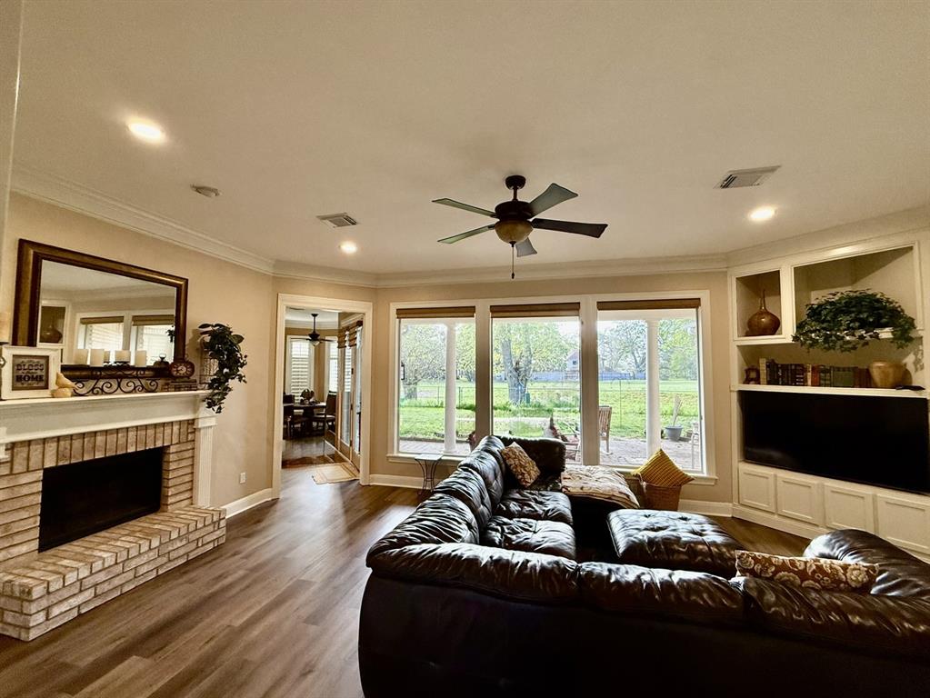 222 W Castle Harbour Drive, Friendswood, Texas image 8