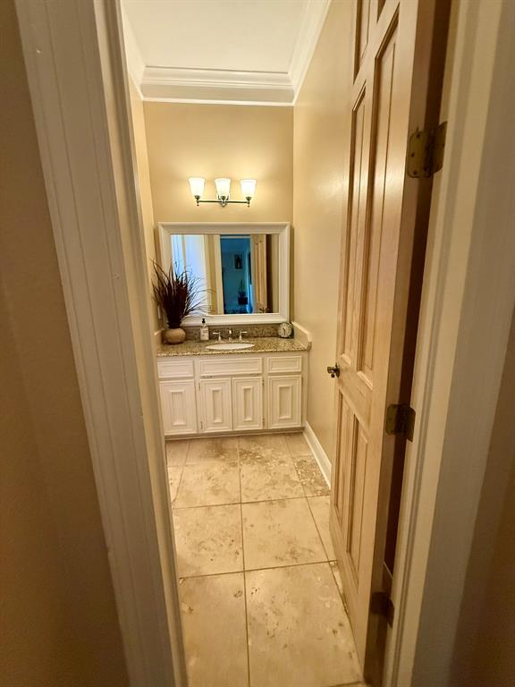 222 W Castle Harbour Drive, Friendswood, Texas image 21